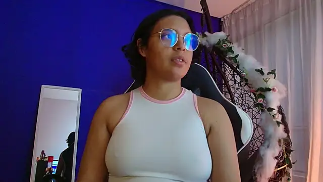 Emmapark  online show from February 7, 9:07 pm