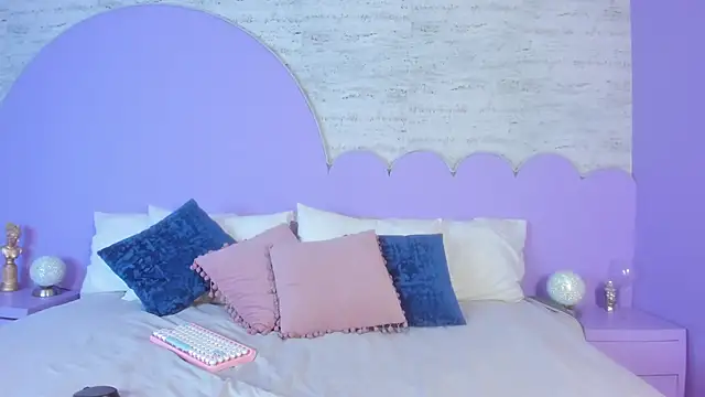 Giaa Ross online show from December 1, 7:38 pm