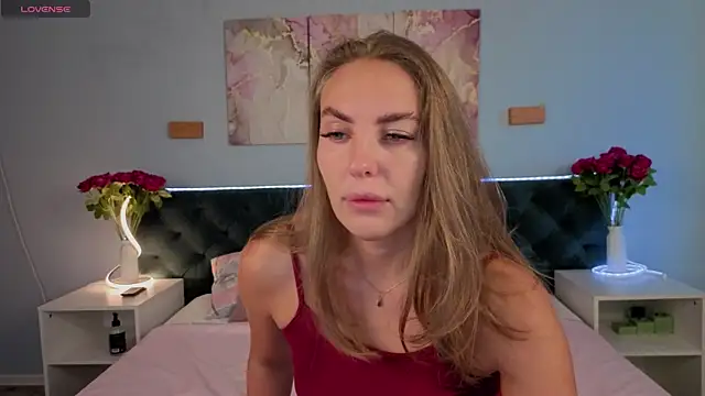 Kelly Hardy online show from July 21, 1:06 am