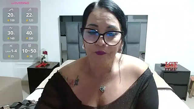 lindaesmeralda online show from July 14, 11:05 am
