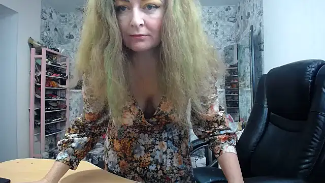 Helen1974 online show from January 11, 7:30 pm