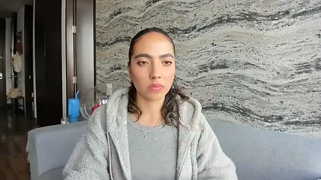 Sophi  a online show from October 21, 8:35 pm