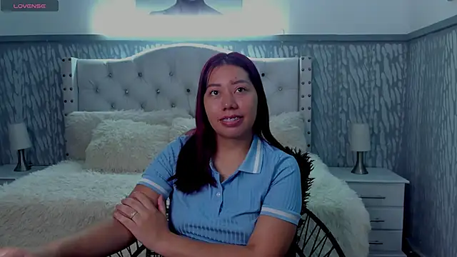 sexylaurita online show from May 1, 11:35 am