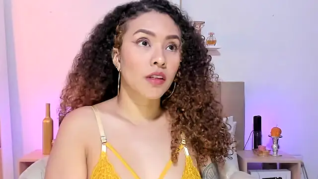 Zoe Gruber online show from December 18, 12:59 am