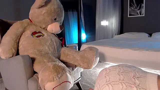 Dorothy Meyer online show from February 15, 7:57 pm