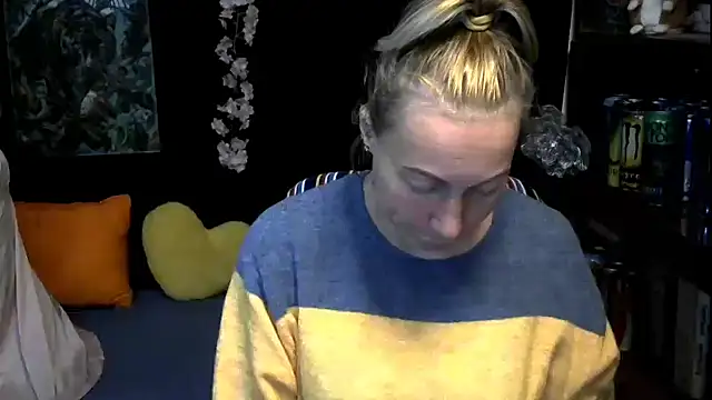 Snapshot of wLESLYMOSw chatting on October 24, 9:49 am wLESLYMOSw online show from October 24, 9:49 am