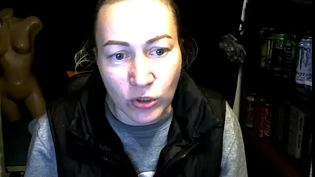 wLESLYMOSw online show from November 18, 10:05 am