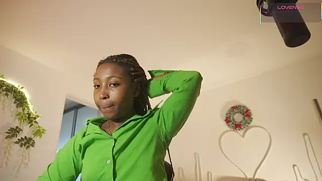 EmmaSanzz  online show from December 19, 11:57 am