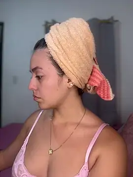 Julietasantos   online show from August 3, 7:52 pm