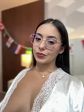 Julietasantos   online show from July 11, 7:03 pm