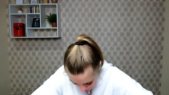 AliceFlirtt  online show from October 22, 10:09 am