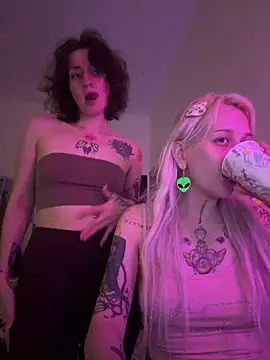 Dooubletroublee online show from May 16, 1:52 am