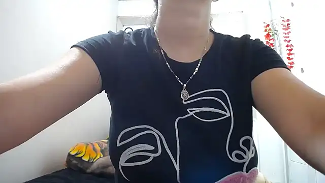 Luna girlhot  online show from April 6, 5:25 pm