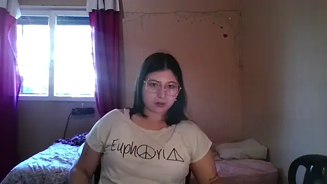 imsohornydacom online show from April 18, 5:04 pm