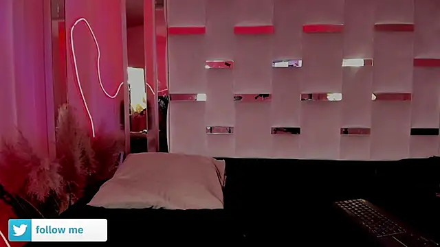Sara Foxx1 online show from May 15, 6:32 pm