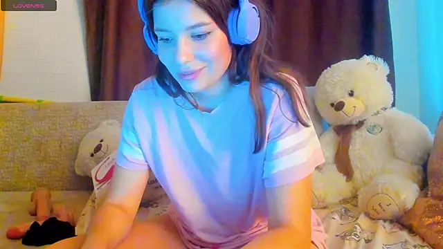 Snapshot of Leila_purr18 chatting on October 8, 9:02 am Leila purr18 online show from October 8, 9:02 am