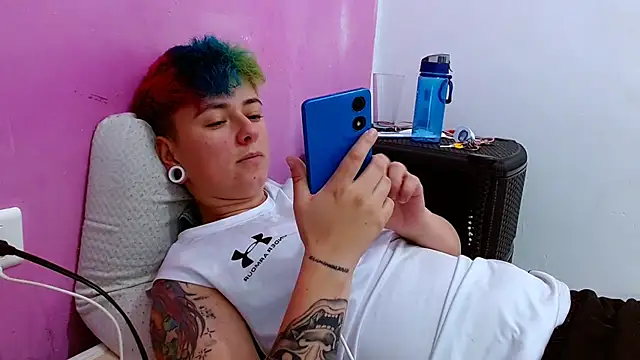 Snapshot of tomboyblue chatting on September 30, 8:57 pm tomboyblue online show from September 30, 8:57 pm
