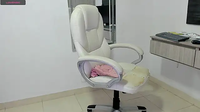 Snapshot of dahian_carter chatting on September 12, 12:56 pm dahian carter online show from September 12, 12:56 pm