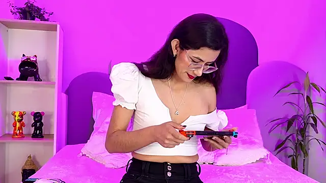 SophieGomez22 online show from May 1, 11:13 am