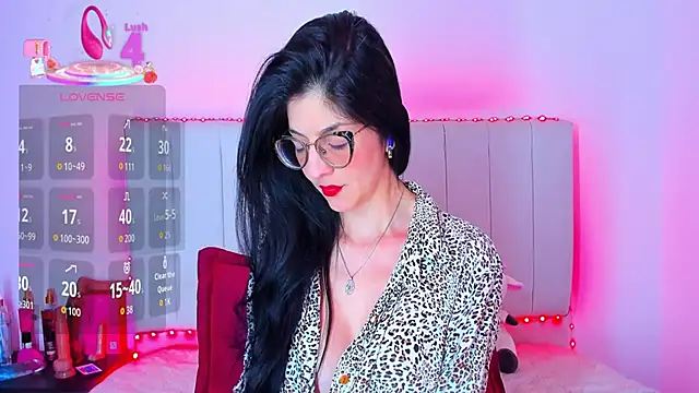 caro lyne  online show from June 13, 7:33 pm