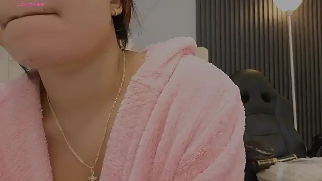 Madiee Rhea online show from July 18, 10:45 pm