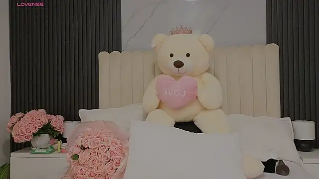 Madiee Rhea online show from July 22, 8:32 pm