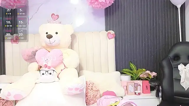 Madiee Rhea online show from April 30, 7:52 pm