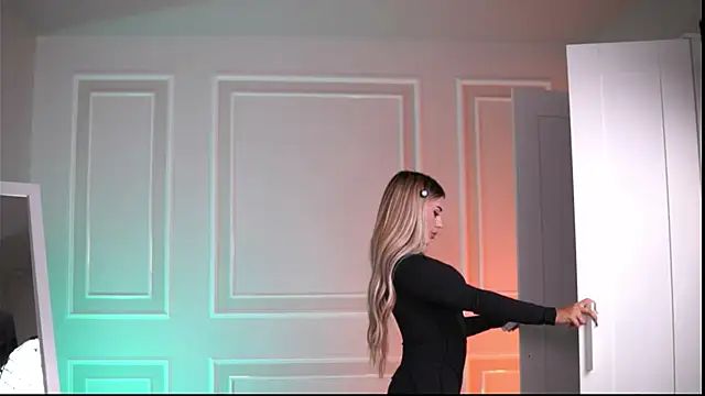 EvaZane online show from November 24, 8:33 pm