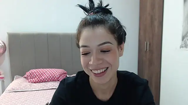 Snapshot of Caribbean_beauty_ chatting on October 15, 4:04 am Caribbean beauty online show from October 15, 4:04 am