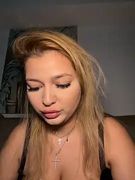 AllysonK online show from December 3, 2:41 pm