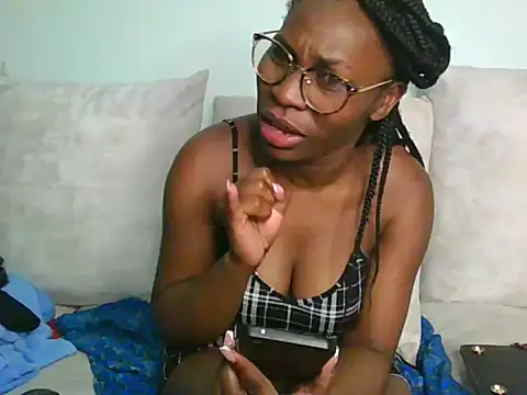 Snapshot of lisaa544 chatting on October 6, 8:24 pm lisaa544 online show from October 6, 8:24 pm