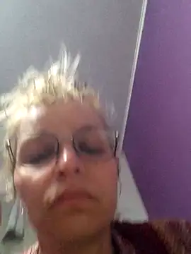 BritneyHudson online show from May 1, 1:09 am