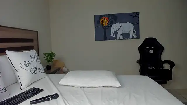 Renee-18 online show from October 13, 3:42 am