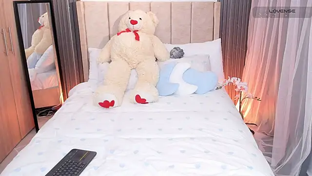  alaiasmile  online show from July 15, 6:56 pm