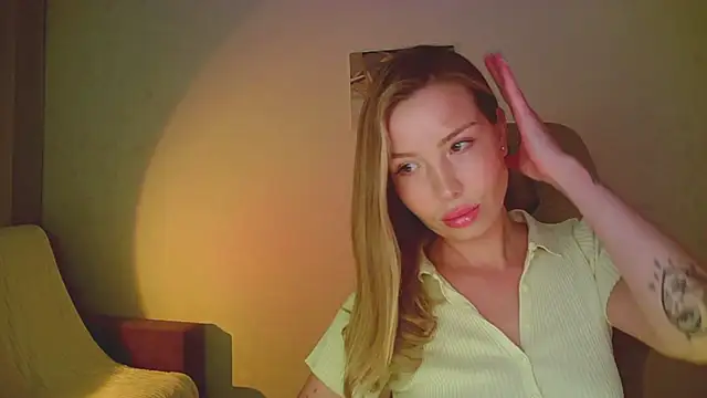 mia raspberrie online show from June 14, 8:42 pm