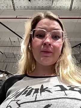 Snapshot of Teya_moon_ chatting on October 23, 2:56 pm Teya moon online show from October 23, 2:56 pm
