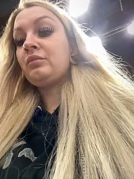 Snapshot of Teya_moon_ chatting on December 2, 11:11 am Teya moon online show from December 2, 11:11 am