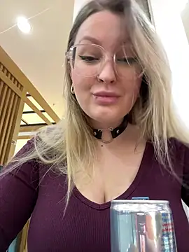 Teya moon  online show from February 18, 9:30 am