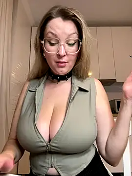 Snapshot of Teya_moon_ chatting on October 6, 6:12 pm Teya moon online show from October 6, 6:12 pm