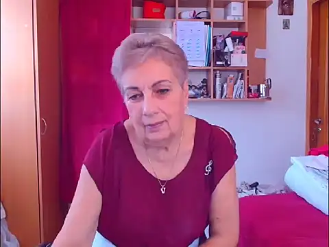 Snapshot of Victoria5643 chatting on October 12, 6:38 am Victoria5643 online show from October 12, 6:38 am