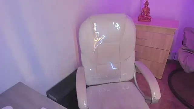 Chanttall  online show from December 16, 5:35 am