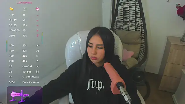 Chanttall  online show from November 16, 5:09 am