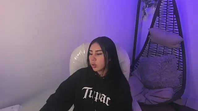 Chanttall  online show from November 22, 5:43 am