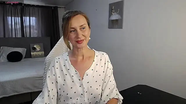Vanessa Nowak online show from May 20, 11:51 am
