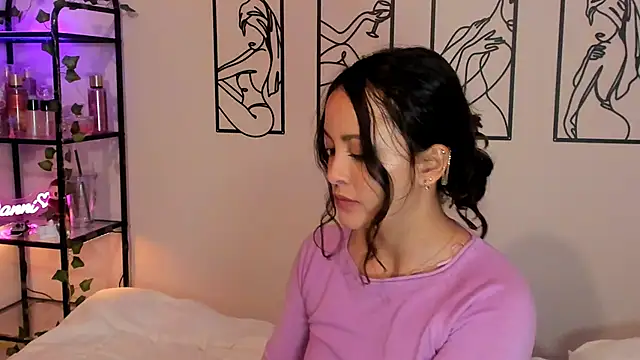 Snapshot of Megan_Rodrigo chatting on September 28, 9:42 pm Megan Rodrigo online show from September 28, 9:42 pm