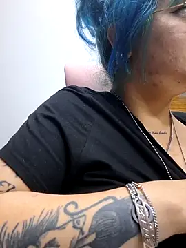 lucky-leah online show from February 19, 4:23 am