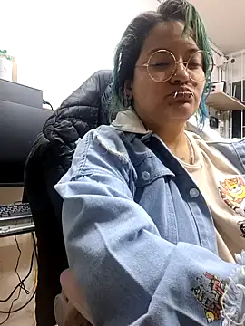 lucky-leah online show from June 17, 3:52 am