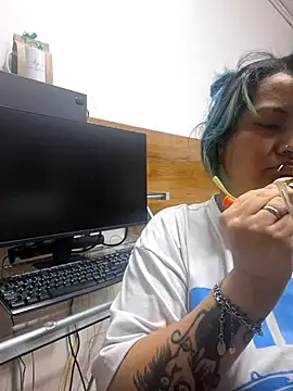 lucky-leah online show from July 21, 3:51 am