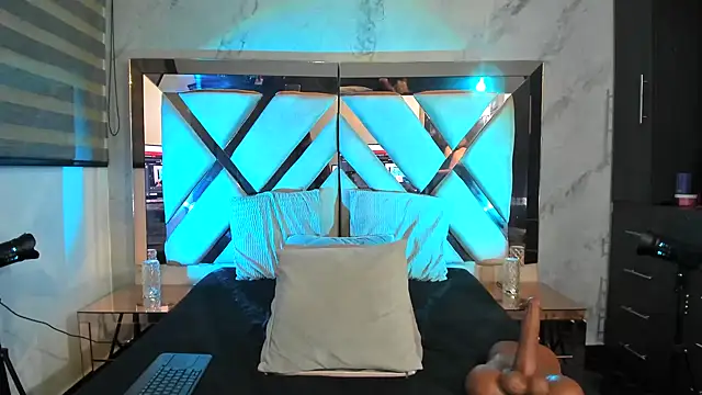 Susy wisee online show from May 1, 3:32 am