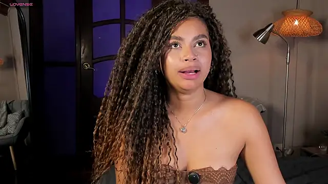 nayah   online show from February 9, 10:01 pm